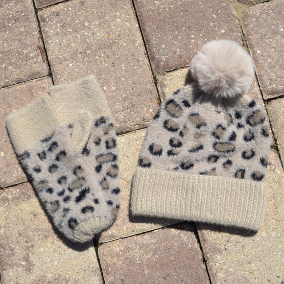 NEW Womens KENDALL + KYLIE 2 Piece Leopard Print Hat & Mitten Set - Picture 7 of 14